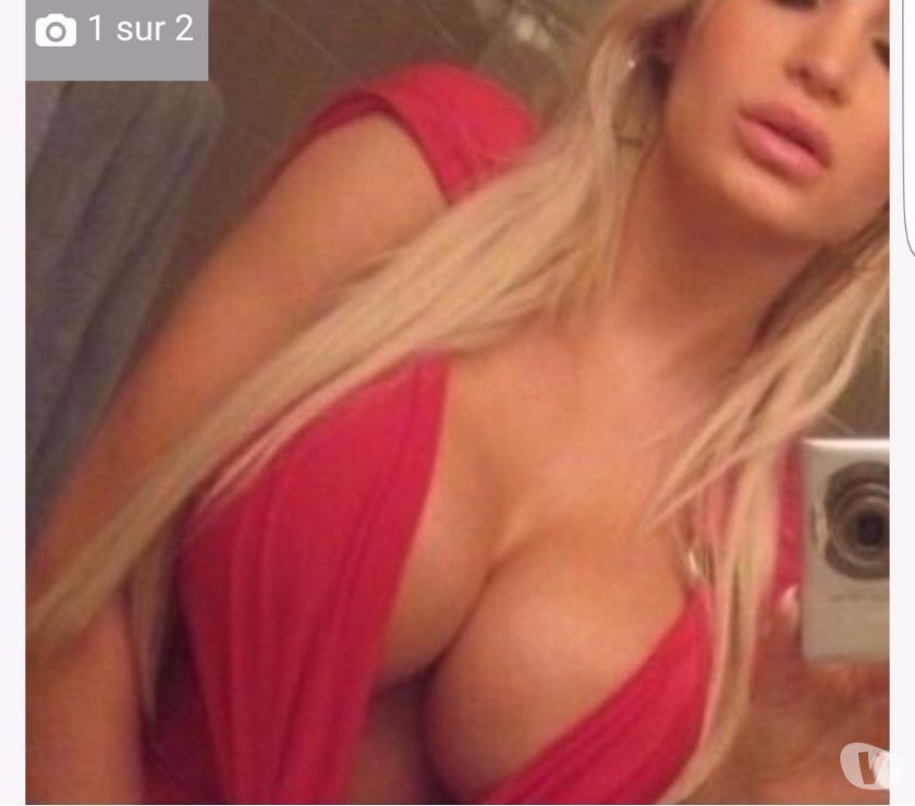 Belle femme charmante attend votre visite